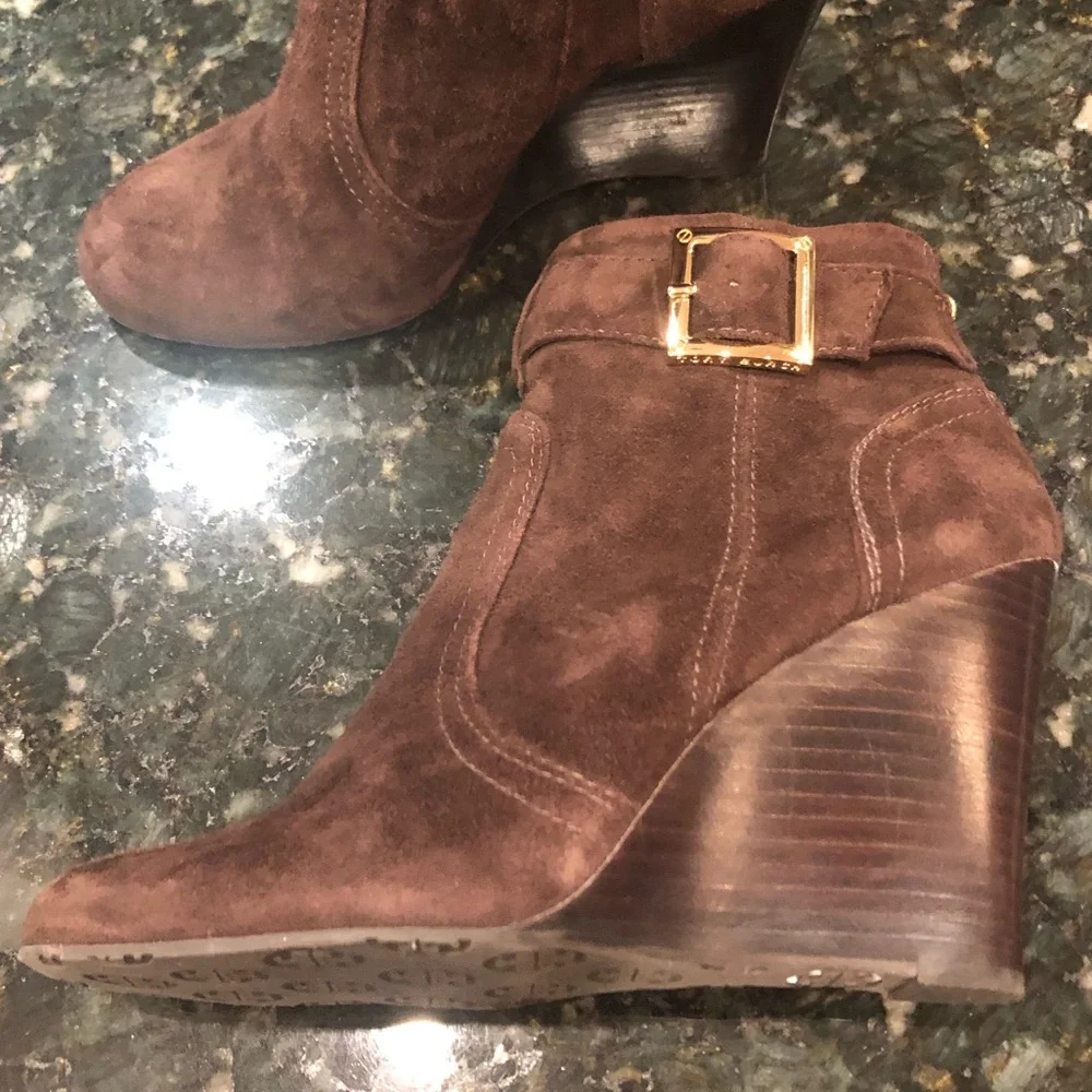 HP! Tory Burch booties in Coconut brown suede and gold buckles. Size 8.5.